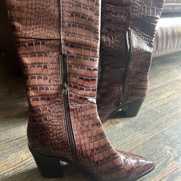 Boots - Picture 5 of 8